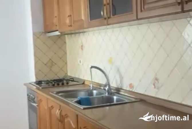 Shtepi me qera 2+1 ne Tirane - 38,000 Leke