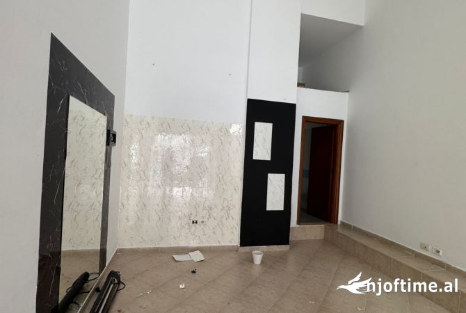 Ambient biznesi me qera 1+1 ne Tirane - 250 Euro