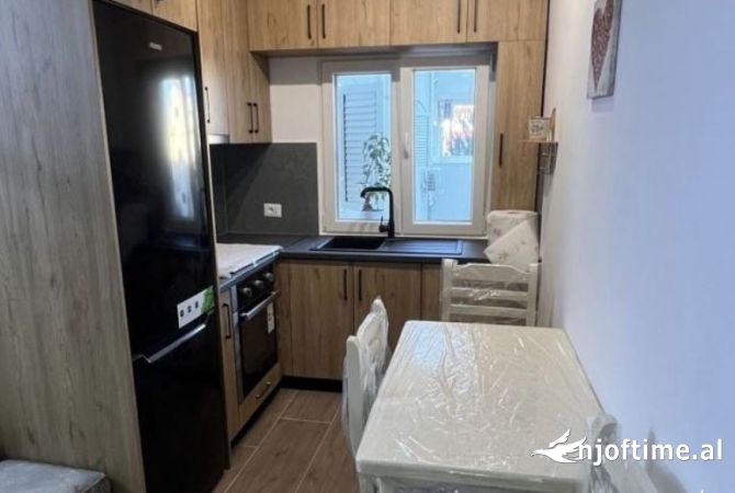 Shtepi me qera 1+1 ne Tirane - 50,000 Leke