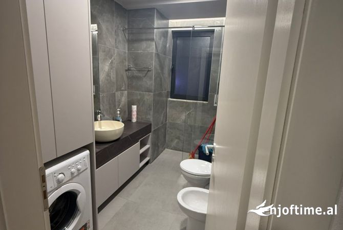 Shtepi me qera 2+1 ne Tirane - 1,050 Euro