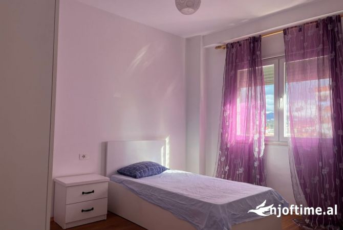 Shtepi me qera Apartament ne Tirane, 2+1, Mobilimi E mobiluar, Pagesa 45,000  Leke.