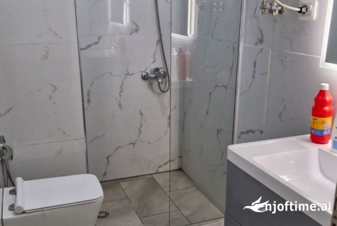 Shtepi me qera 2+1 ne Tirane - 60,000 Leke