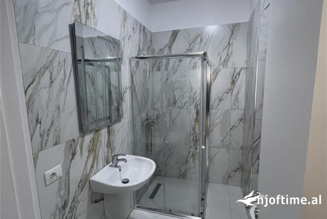 Shtepi me qera 1+1 ne Tirane - 55,000 Leke