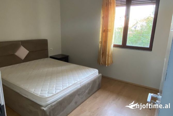 Shtepi me qera Shtepi Private ne Tirane, 1+1, Mobilimi E mobiluar, Pagesa 45,000  Leke.