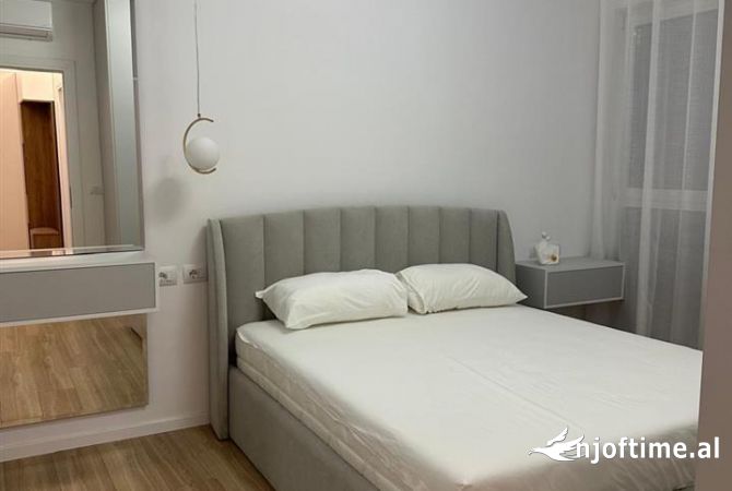 Shtepi me qera 2+1 ne Tirane - 80,000 Leke
