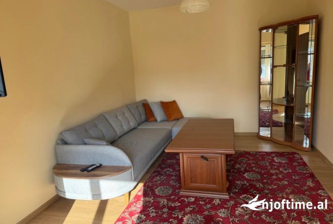 Shtepi me qera Apartament ne Tirane, 1+1, Mobilimi E mobiluar, Pagesa 35,000  Leke.