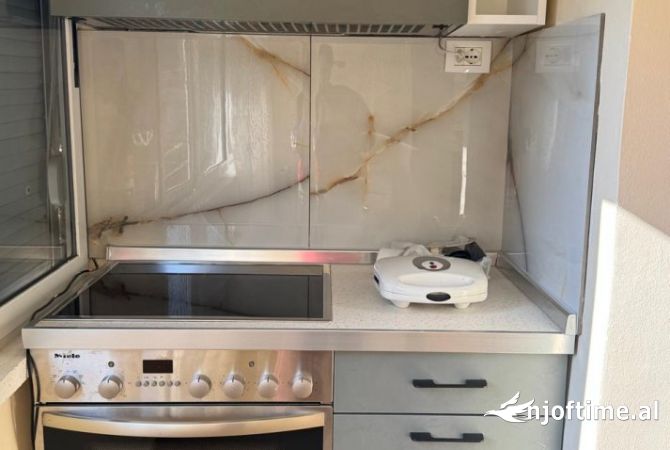 Shtepi me qera 1+1 ne Tirane - 35,000 Leke