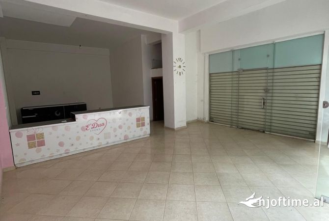 Ambiente Commerciale in Affitto 1+1 a Tirana - 450 Euro