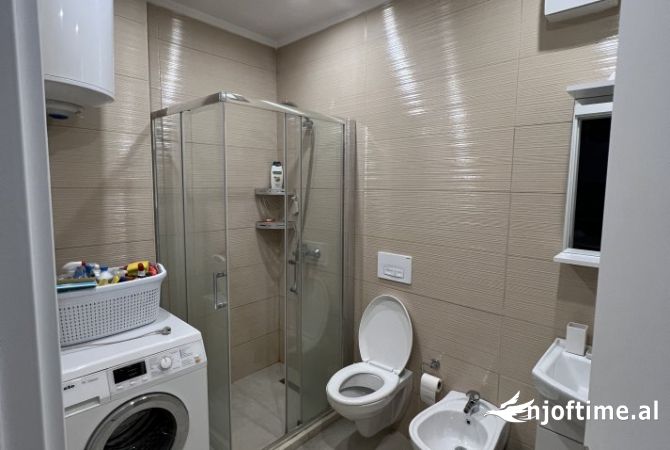 Shtepi me qera Apartament ne Tirane, 2+1, Mobilimi E mobiluar, Pagesa 800  Euro.