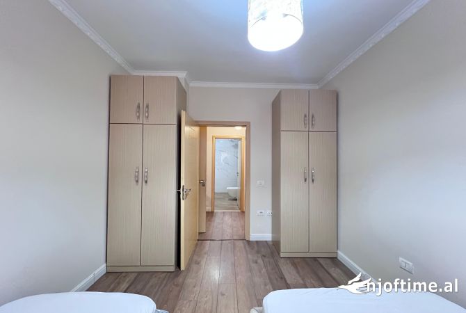 Shtepi ne shitje Apartament ne Tirane, 2+1, Mobilimi E mobiluar, Pagesa 156,000  Euro.