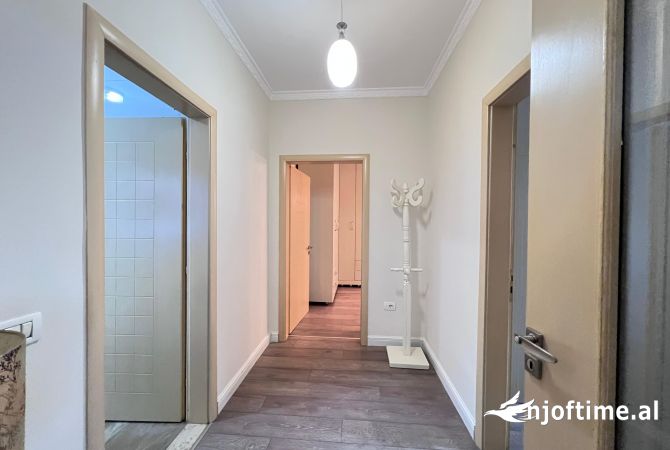 Shtepi ne shitje Apartament ne Tirane, 2+1, Mobilimi E mobiluar, Pagesa 156,000  Euro.
