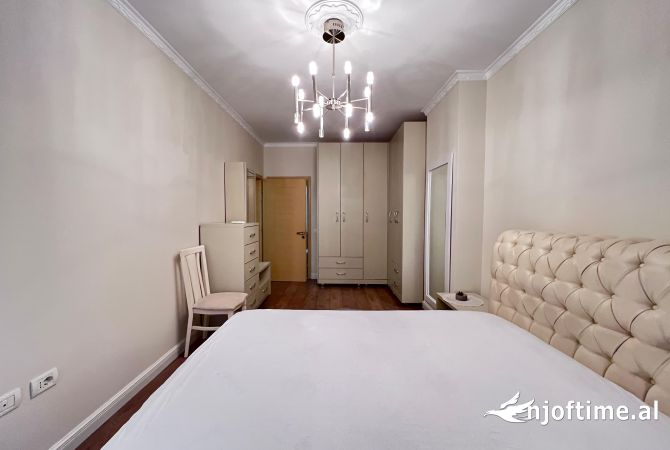 Shtepi ne shitje Apartament ne Tirane, 2+1, Mobilimi E mobiluar, Pagesa 156,000  Euro.