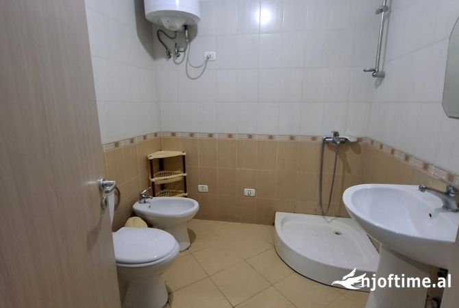 Shtepi me qera Apartament ne Tirane, 2+1, Mobilimi E mobiluar, Pagesa 45,000  Leke.