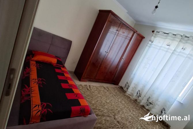 Shtepi me qera Apartament ne Tirane, 2+1, Mobilimi E mobiluar, Pagesa 45,000  Leke.