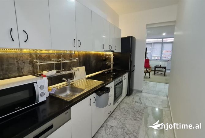 Shtepi me qera Apartament ne Tirane, 1+1, Mobilimi E mobiluar, Pagesa 600  Euro.