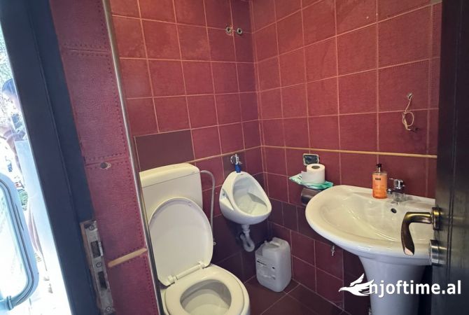 Ambient biznesi me qera 1+1 ne Tirane - 100,000 Leke