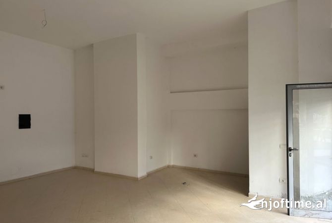 Ambient biznesi me qera 1+1 ne Tirane - 53,000 Euro