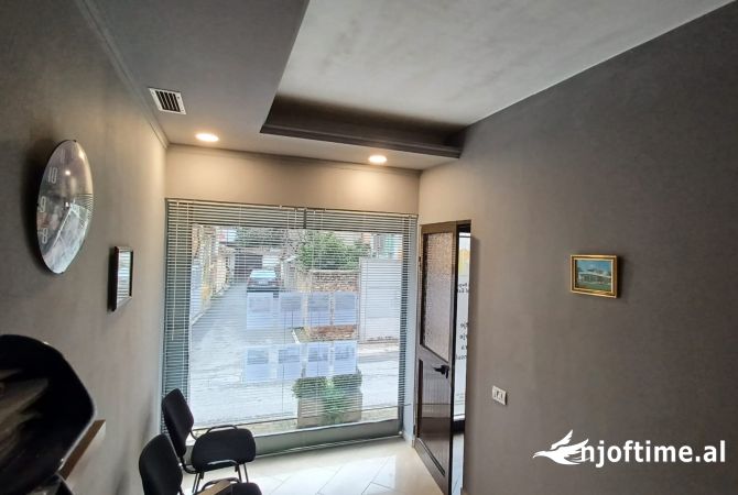 Shtepi ne shitje Apartament ne Tirane, 2+1, Mobilimi E mobiluar, Pagesa 318,500  Euro.