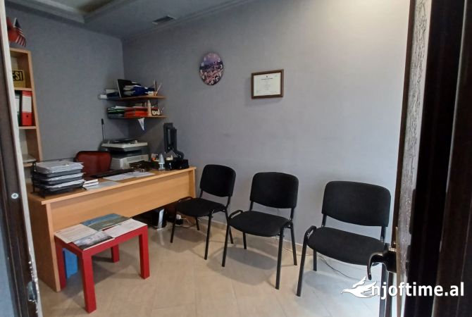 Shtepi ne shitje Apartament ne Tirane, 2+1, Mobilimi E mobiluar, Pagesa 318,500  Euro.