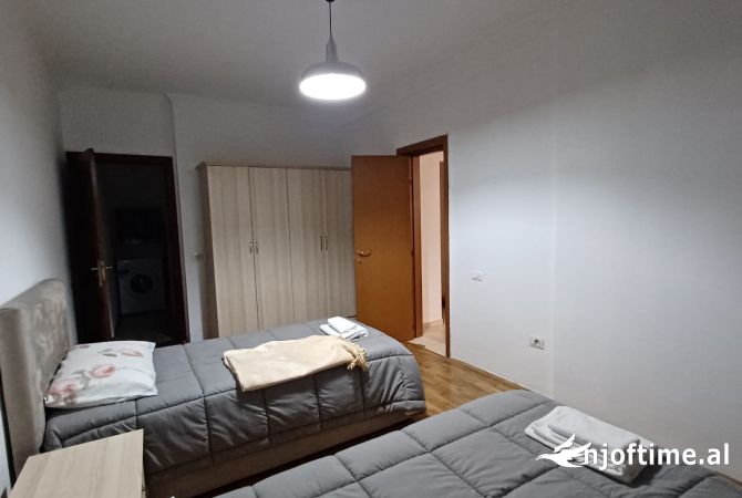 Shtepi ne shitje Apartament ne Tirane, 2+1, Mobilimi E mobiluar, Pagesa 318,500  Euro.
