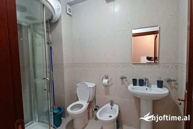 Shtepi ne shitje Apartament ne Tirane, 2+1, Mobilimi E mobiluar, Pagesa 318,500  Euro.