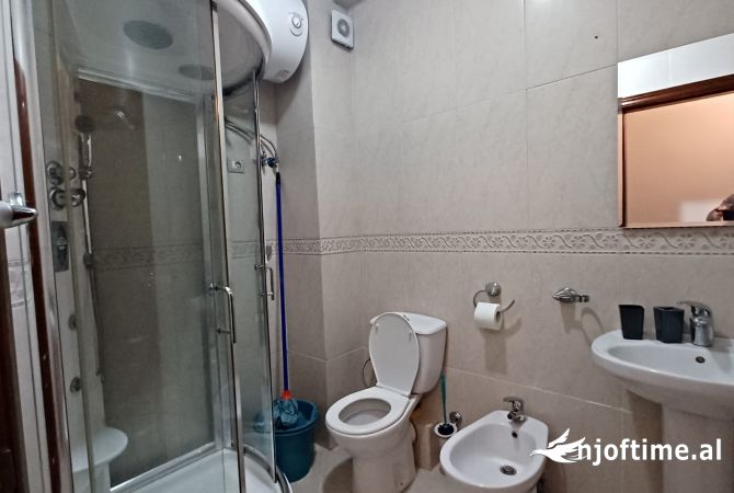 Shtepi ne shitje Apartament ne Tirane, 2+1, Mobilimi E mobiluar, Pagesa 318,500  Euro.