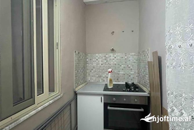 Shtepi me qera Apartament ne Tirane, 1+1, Mobilimi E mobiluar, Pagesa 50,000  Leke.