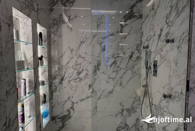 Shtepi ne shitje Apartament ne Tirane, 3+1, Mobilimi E mobiluar, Pagesa 700,000  Euro.