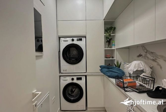 Shtepi ne shitje Apartament ne Tirane, 3+1, Mobilimi E mobiluar, Pagesa 700,000  Euro.