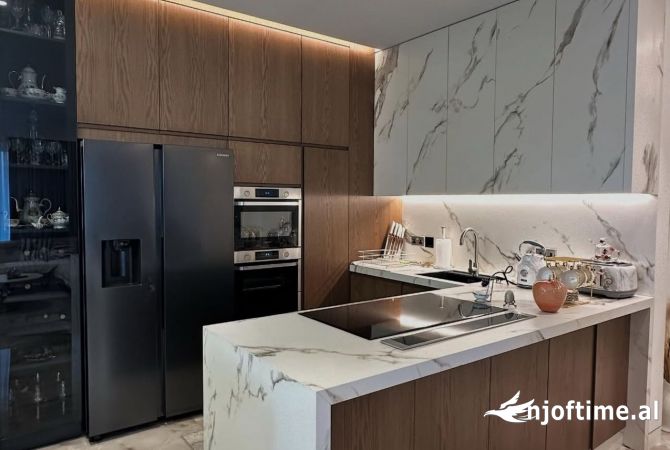 Shtepi ne shitje Apartament ne Tirane, 3+1, Mobilimi E mobiluar, Pagesa 700,000  Euro.