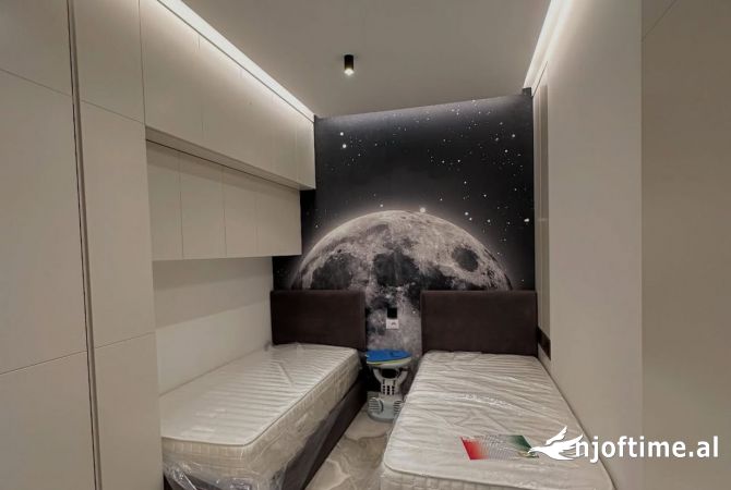 Shtepi ne shitje Apartament ne Tirane, 3+1, Mobilimi E mobiluar, Pagesa 700,000  Euro.