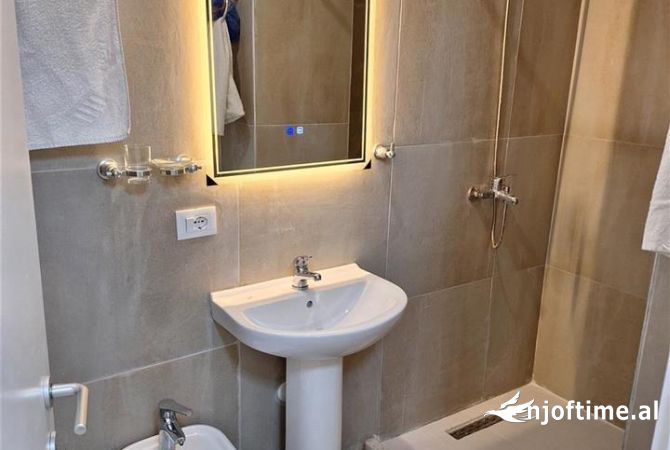 Shtepi me qera Apartament ne Tirane, 2+1, Mobilimi E mobiluar, Pagesa 50,000  Leke.