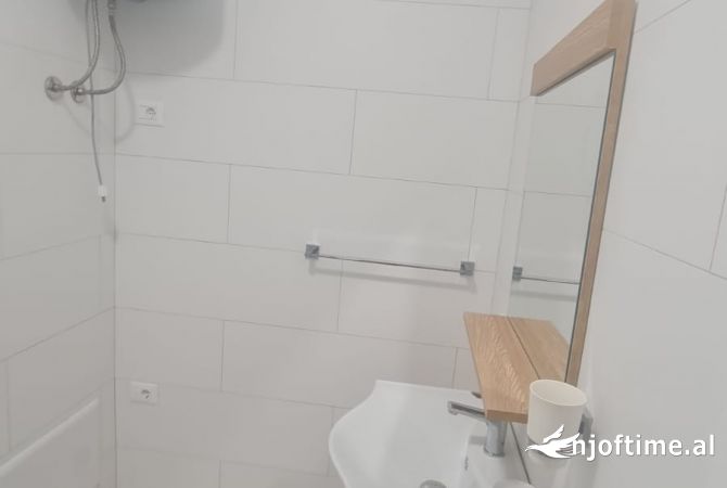 Shtepi me qera Apartament ne Tirane, 2+1, Mobilimi E mobiluar, Pagesa 80,000  Leke.