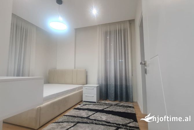 Shtepi me qera Apartament ne Tirane, 2+1, Mobilimi E mobiluar, Pagesa 80,000  Leke.