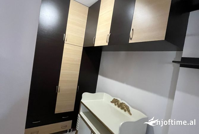Shtepi me qera Apartament ne Tirane, 1+1, Mobilimi E mobiluar, Pagesa 400  Euro.