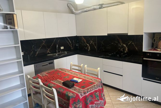 Shtepi me qera Apartament ne Tirane, 2+1, Mobilimi E mobiluar, Pagesa 60,000  Leke.