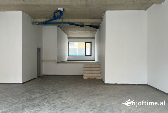 Ambient biznesi me qera 3+1 ne Tirane - 1,000 Euro