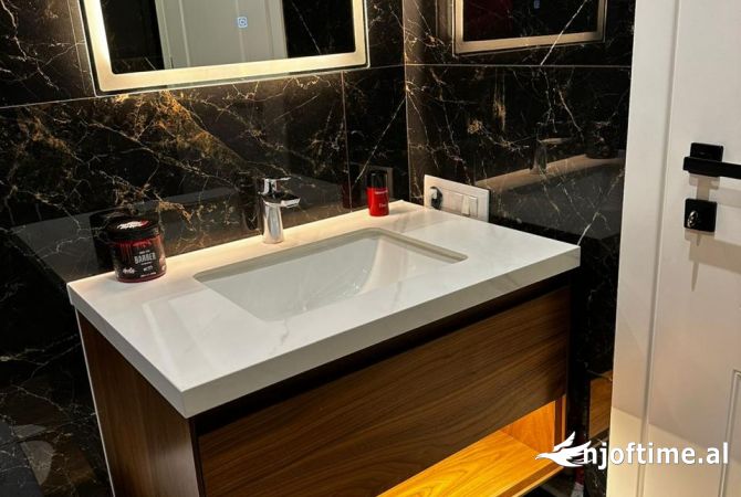 Shtepi ne shitje Apartament ne Tirane, 2+1, Mobilimi E mobiluar, Pagesa 252,900  Euro.