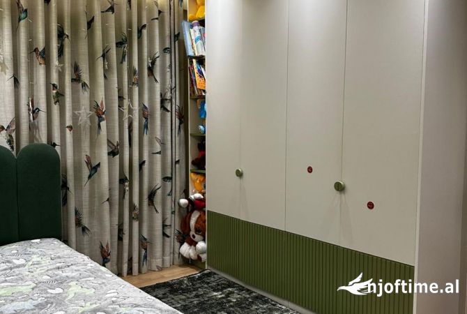 Shtepi ne shitje Apartament ne Tirane, 2+1, Mobilimi E mobiluar, Pagesa 252,900  Euro.