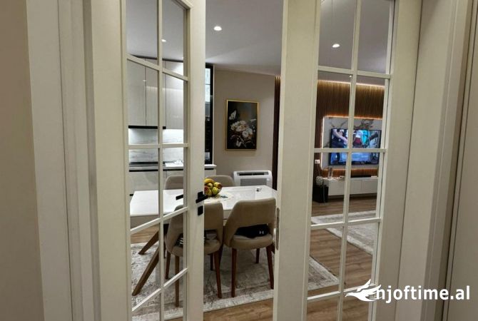 Shtepi ne shitje Apartament ne Tirane, 2+1, Mobilimi E mobiluar, Pagesa 252,900  Euro.