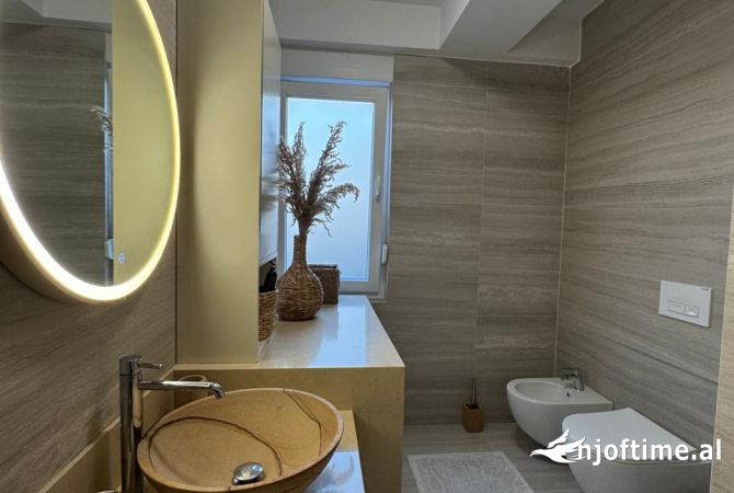 Shtepi me qera Apartament ne Tirane, 1+1, Mobilimi E mobiluar, Pagesa 1,000  Euro.