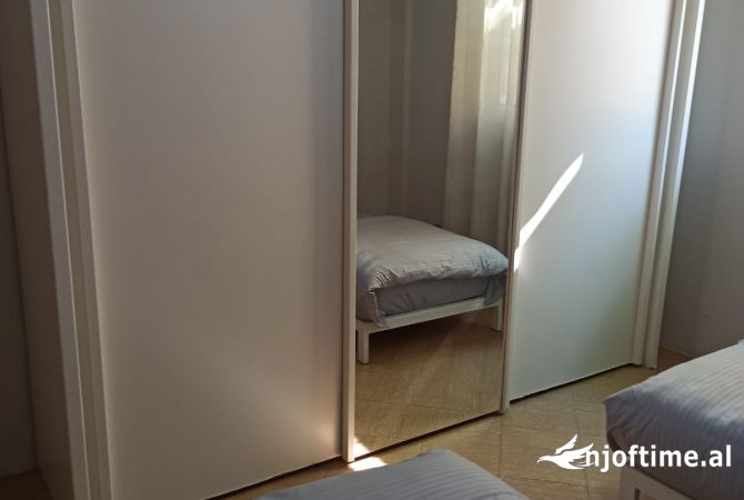 Shtepi me qera Apartament ne Tirane, 2+1, Mobilimi E mobiluar, Pagesa 500  Euro.