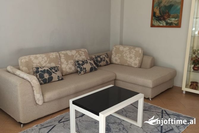 Shtepi me qera Apartament ne Tirane, 2+1, Mobilimi E mobiluar, Pagesa 500  Euro.