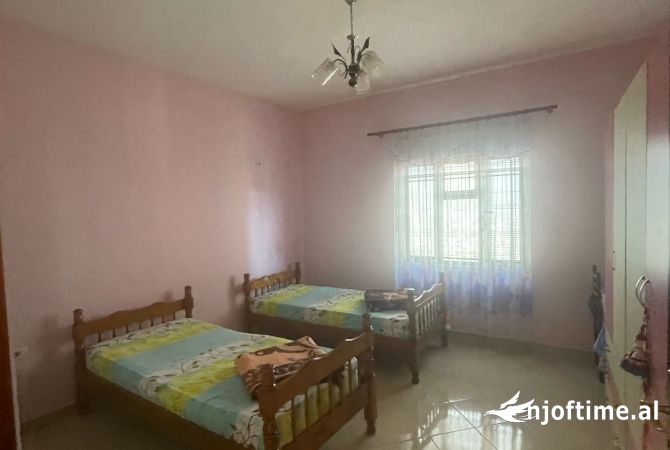 Shtepi me qera Apartament ne Tirane, 2+1, Mobilimi E mobiluar, Pagesa 50,000  Leke.