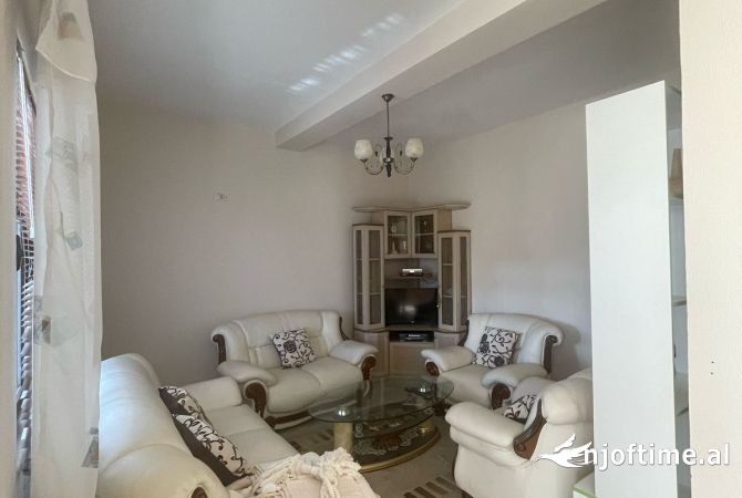 Shtepi me qera 2+1 ne Tirane - 50,000 Leke
