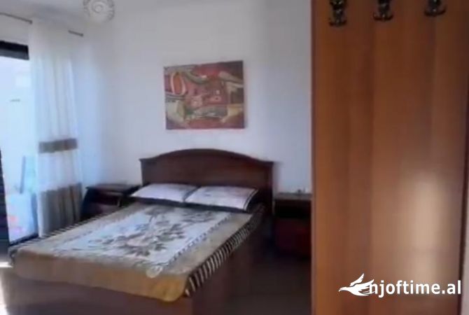 Shtepi me qera Apartament ne Tirane, 2+1, Mobilimi E mobiluar, Pagesa 450  Euro.