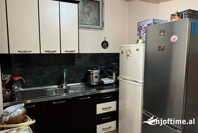 Shtepi ne shitje Apartament ne Tirane, 1+1, Mobilimi E mobiluar, Pagesa 100,000  Euro.