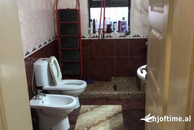 Shtepi ne shitje Shtepi Private ne Tirane, 3+1, Mobilimi E mobiluar, Pagesa 220,000  Euro.