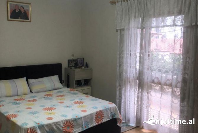 Shtepi ne shitje Shtepi Private ne Tirane, 3+1, Mobilimi E mobiluar, Pagesa 220,000  Euro.