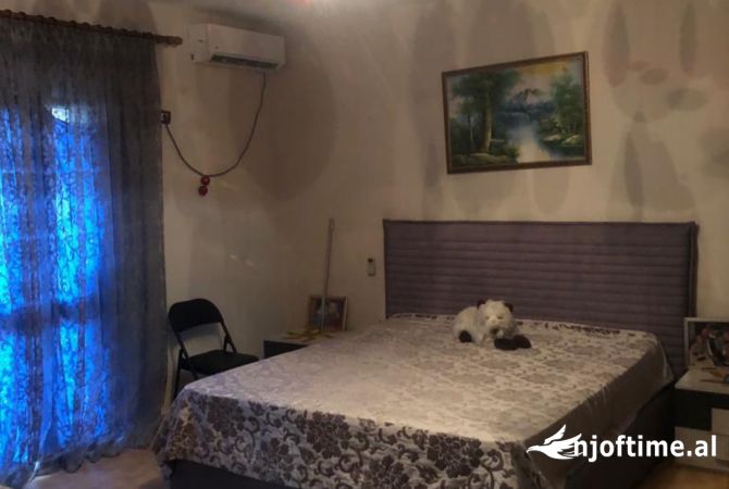 Shtepi ne shitje Shtepi Private ne Tirane, 3+1, Mobilimi E mobiluar, Pagesa 220,000  Euro.